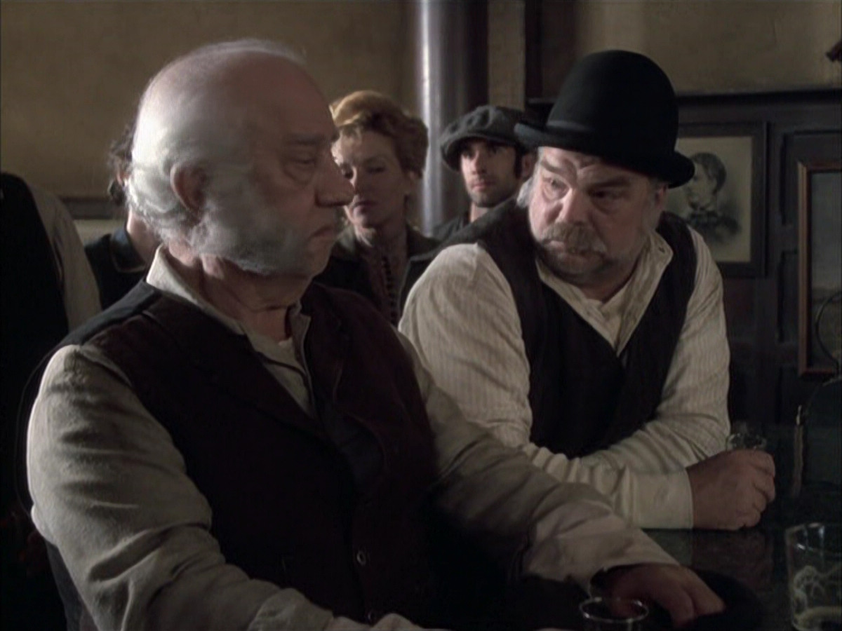 extant_StarTrek_VOY_6x17-SpiritFolk_01372.jpg