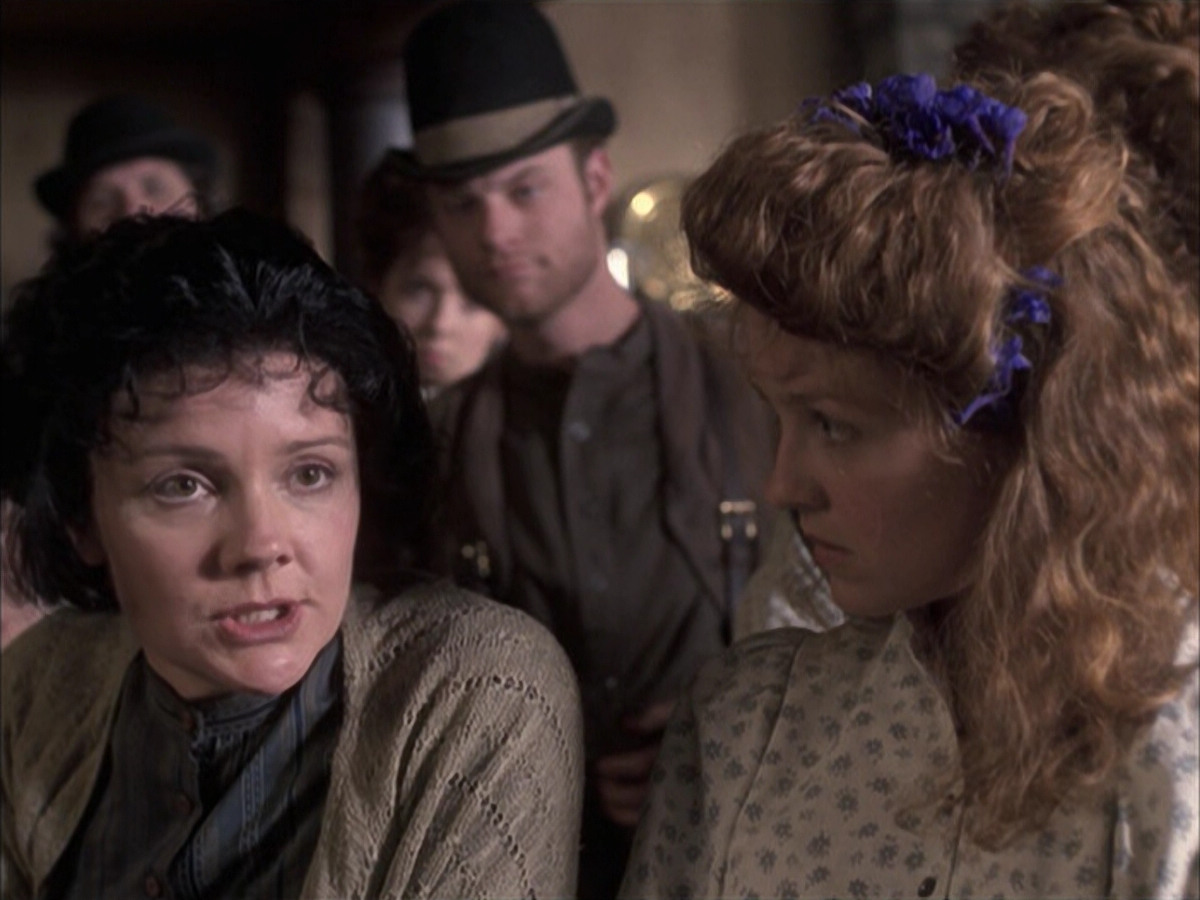 extant_StarTrek_VOY_6x17-SpiritFolk_01394.jpg