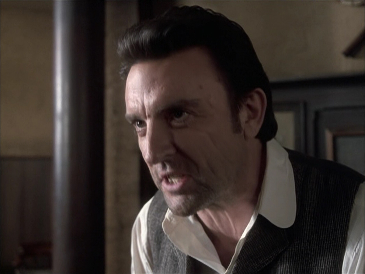 extant_StarTrek_VOY_6x17-SpiritFolk_01442.jpg