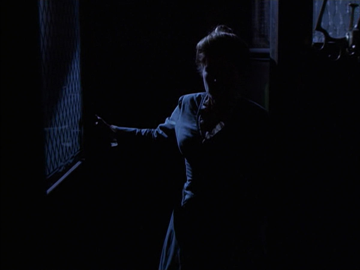 extant_StarTrek_VOY_6x17-SpiritFolk_01489.jpg