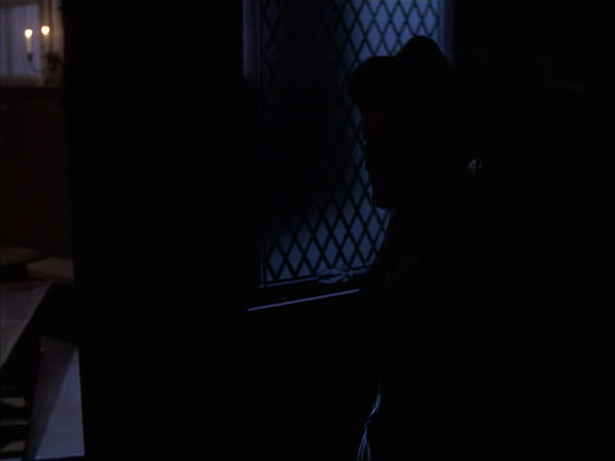extant_StarTrek_VOY_6x17-SpiritFolk_01491.jpg