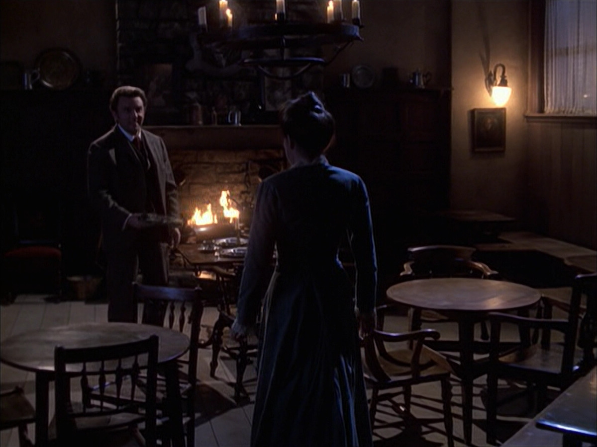 extant_StarTrek_VOY_6x17-SpiritFolk_01506.jpg