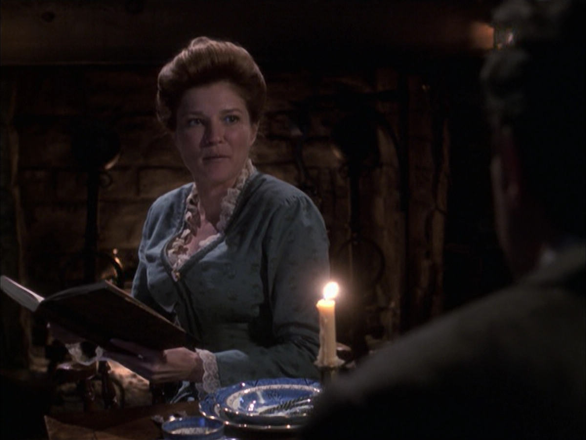 extant_StarTrek_VOY_6x17-SpiritFolk_01535.jpg