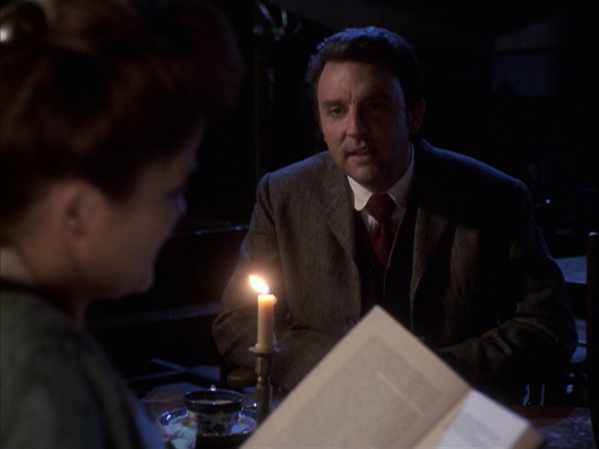 extant_StarTrek_VOY_6x17-SpiritFolk_01537.jpg
