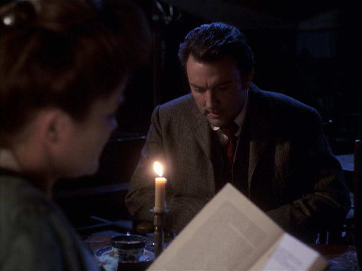 extant_StarTrek_VOY_6x17-SpiritFolk_01542.jpg