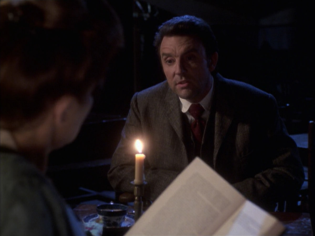 extant_StarTrek_VOY_6x17-SpiritFolk_01552.jpg