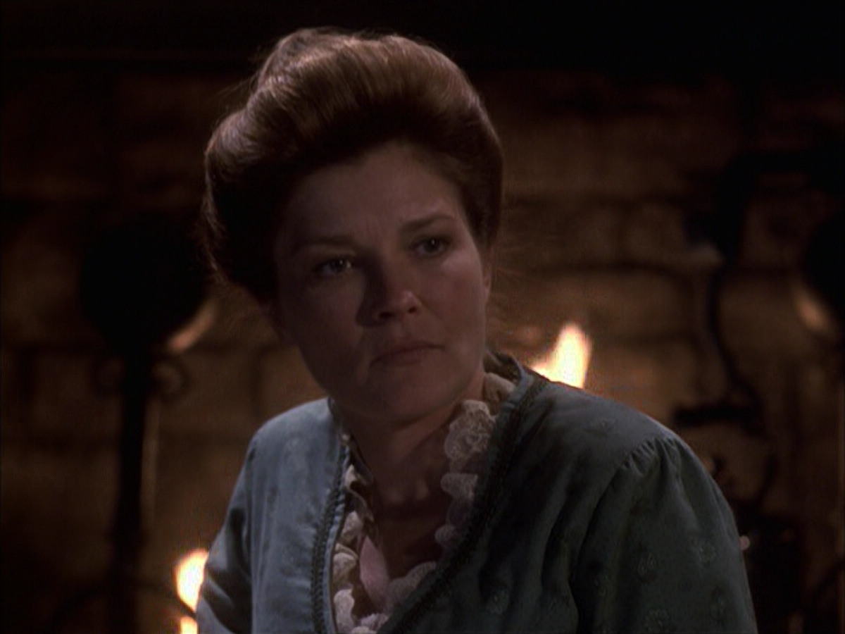 extant_StarTrek_VOY_6x17-SpiritFolk_01560.jpg