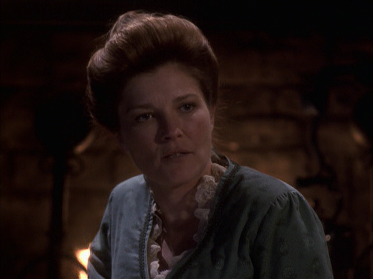 extant_StarTrek_VOY_6x17-SpiritFolk_01565.jpg