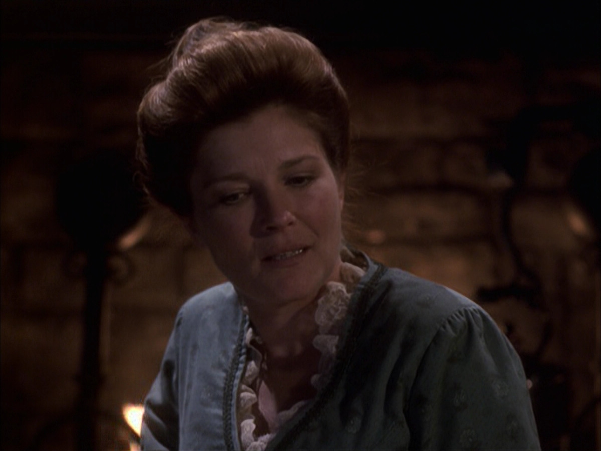 extant_StarTrek_VOY_6x17-SpiritFolk_01578.jpg