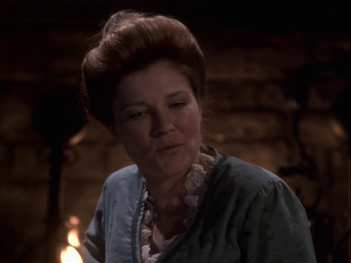 extant_StarTrek_VOY_6x17-SpiritFolk_01580.jpg