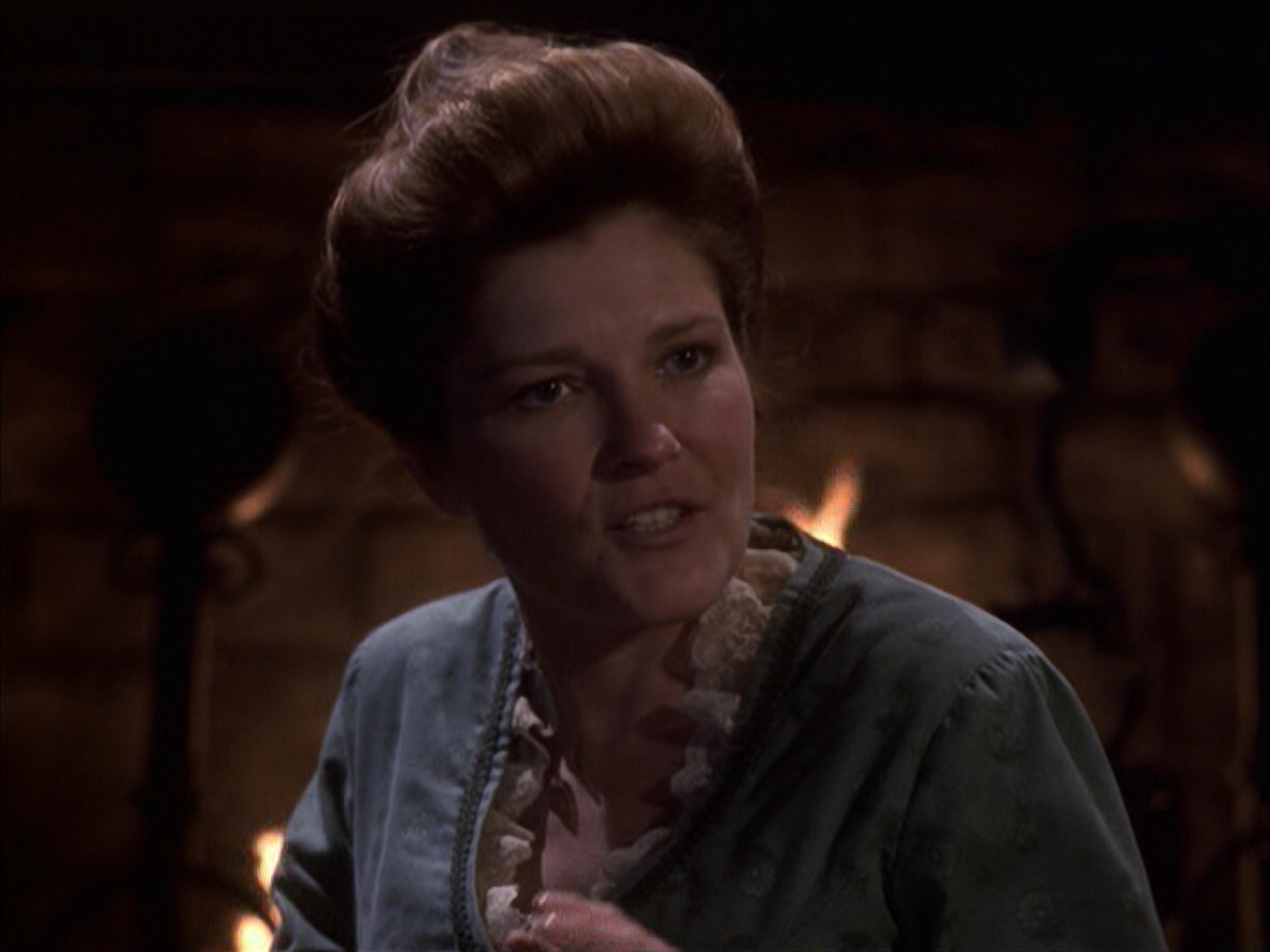 extant_StarTrek_VOY_6x17-SpiritFolk_01590.jpg