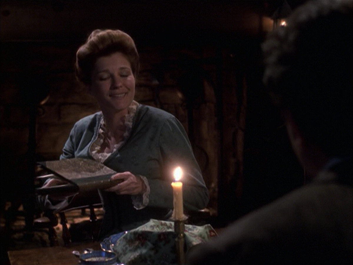 extant_StarTrek_VOY_6x17-SpiritFolk_01599.jpg
