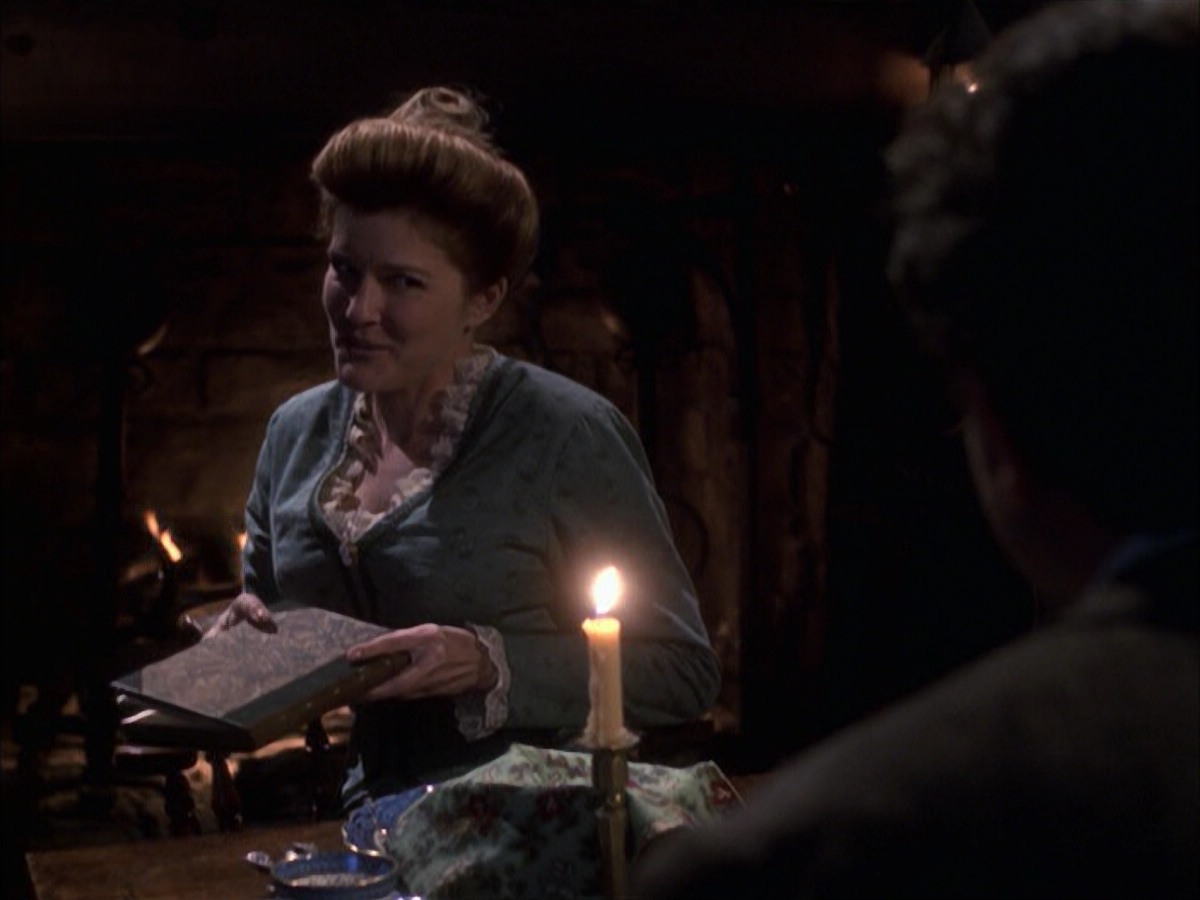 extant_StarTrek_VOY_6x17-SpiritFolk_01600.jpg