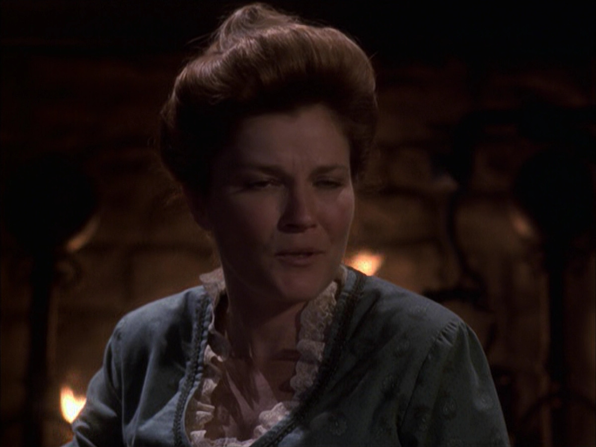 extant_StarTrek_VOY_6x17-SpiritFolk_01612.jpg