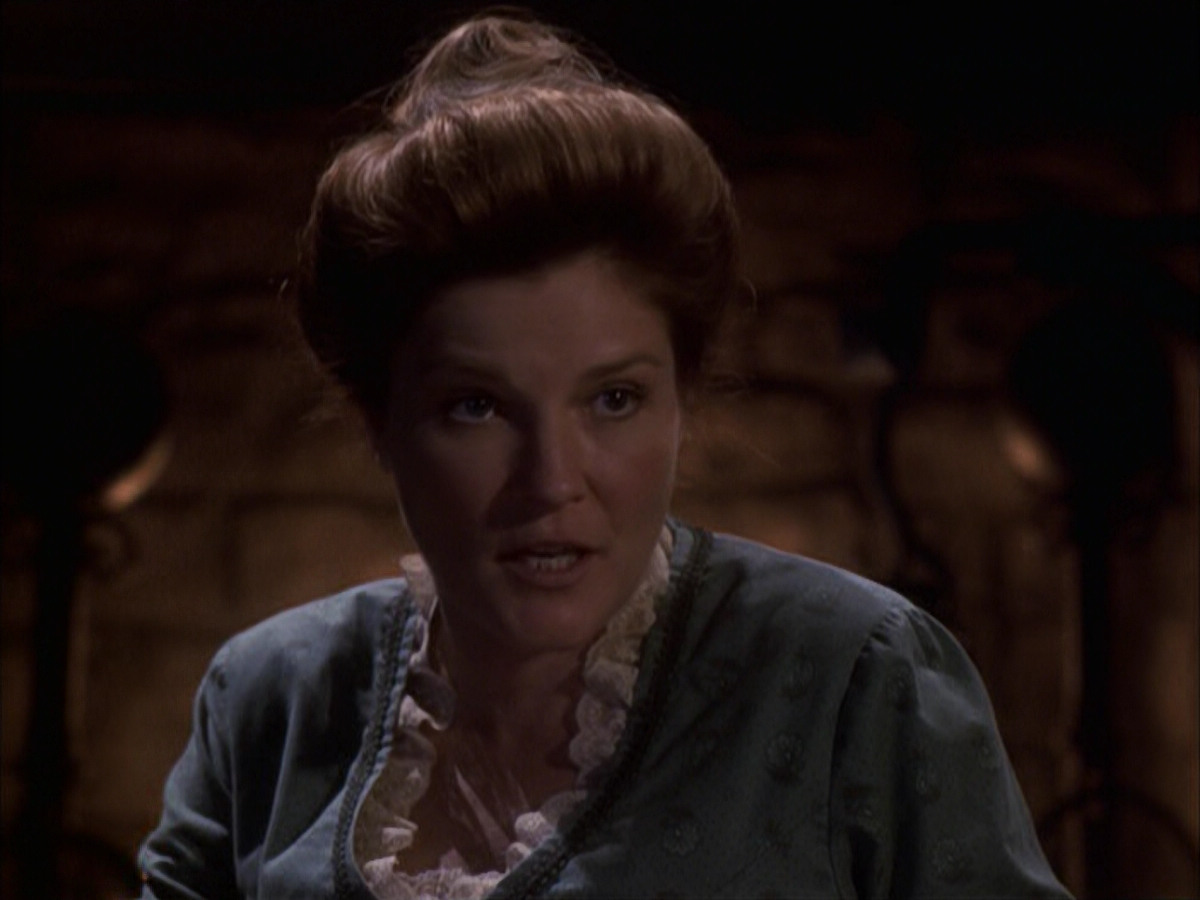 extant_StarTrek_VOY_6x17-SpiritFolk_01712.jpg
