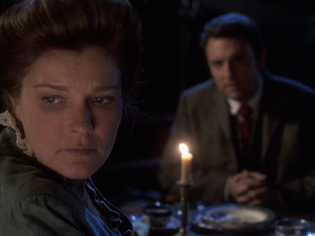 extant_StarTrek_VOY_6x17-SpiritFolk_01727.jpg