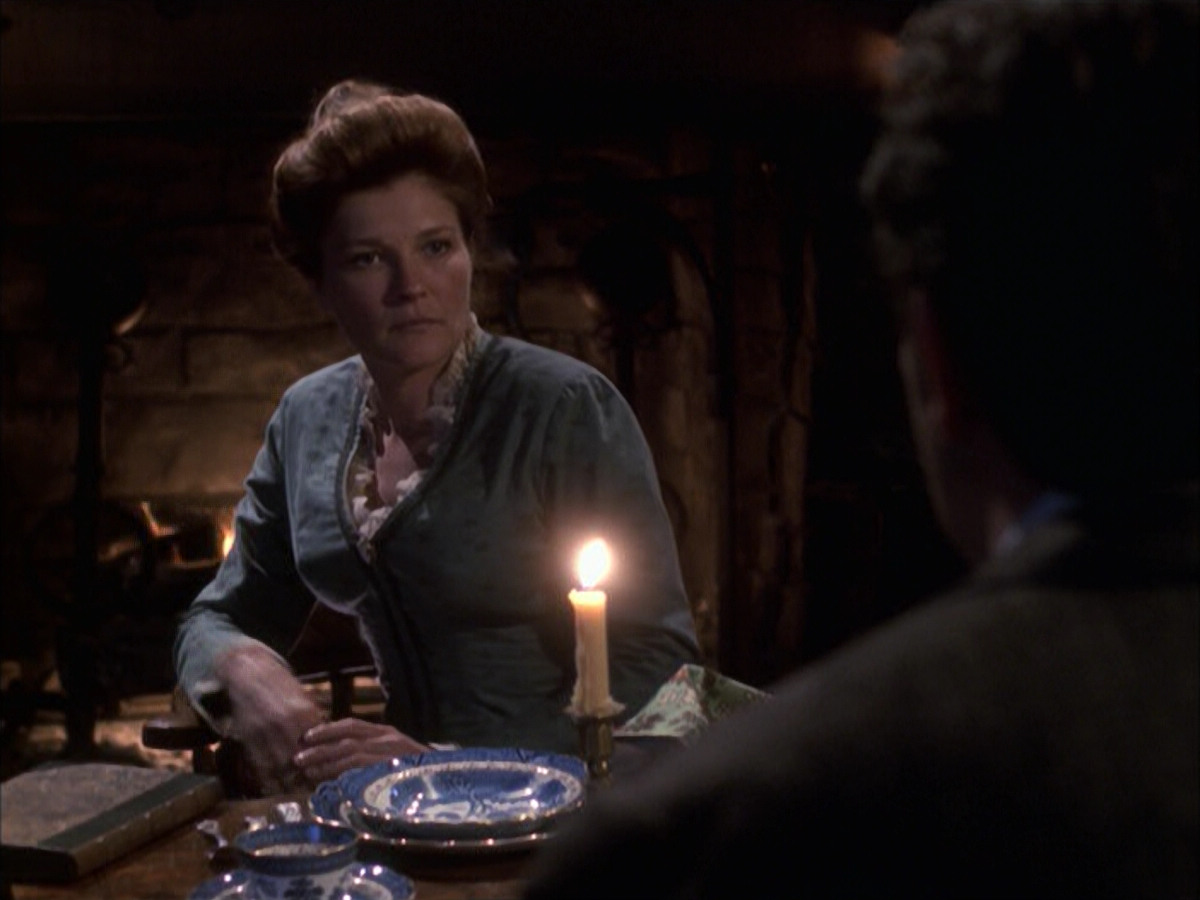extant_StarTrek_VOY_6x17-SpiritFolk_01732.jpg