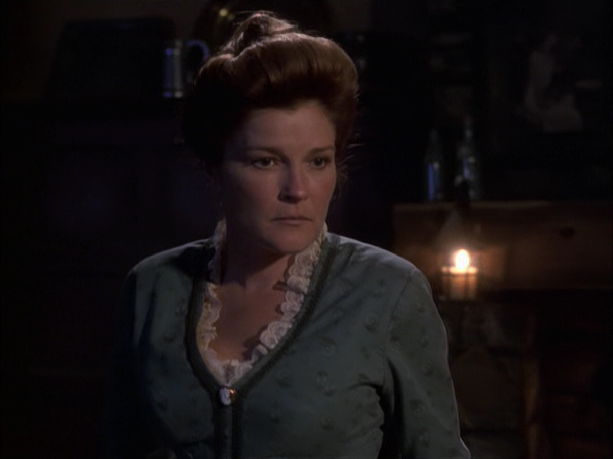 extant_StarTrek_VOY_6x17-SpiritFolk_01739.jpg