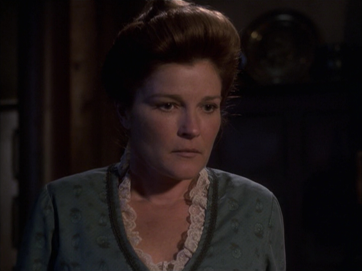 extant_StarTrek_VOY_6x17-SpiritFolk_01744.jpg
