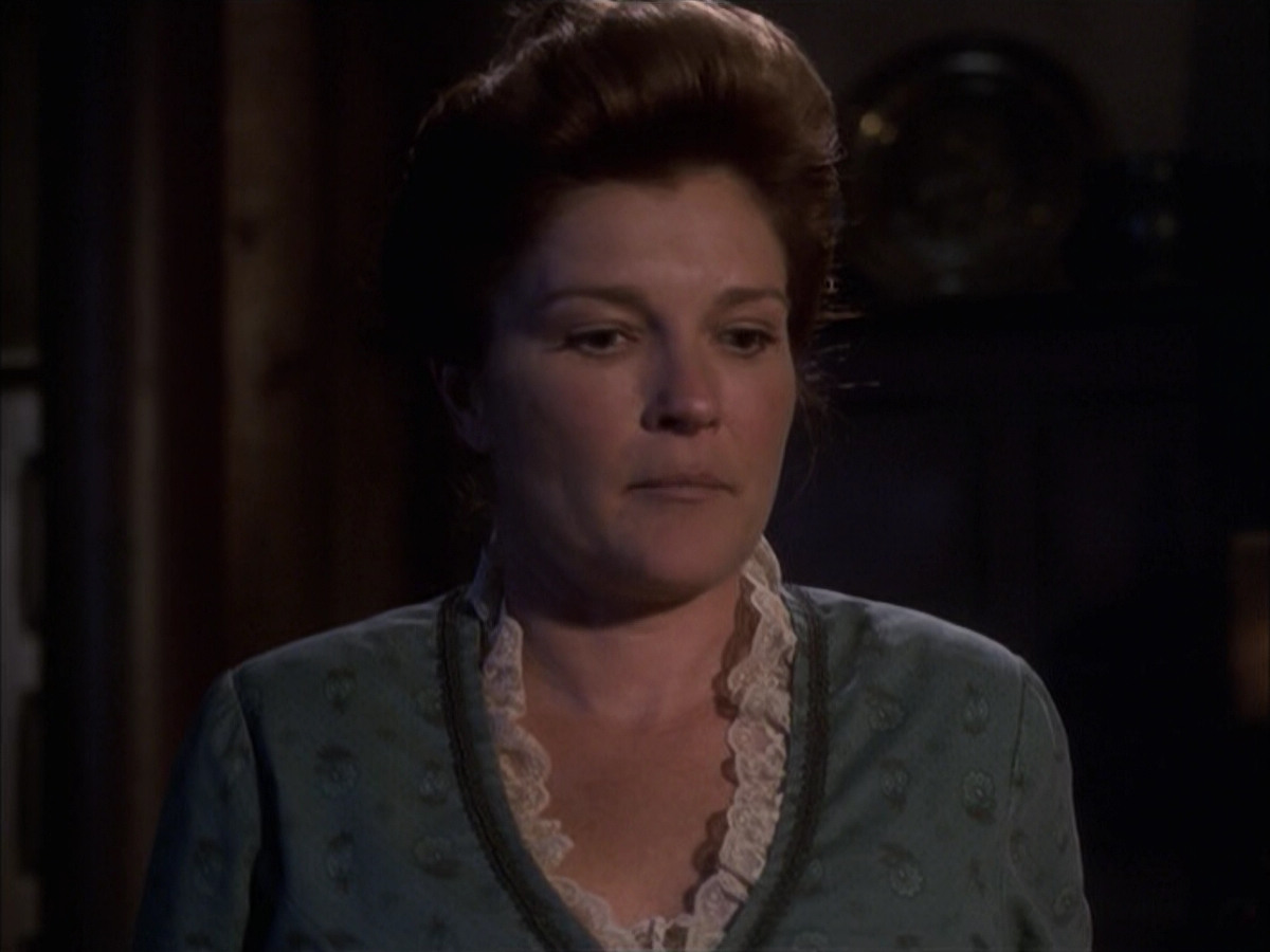 extant_StarTrek_VOY_6x17-SpiritFolk_01746.jpg