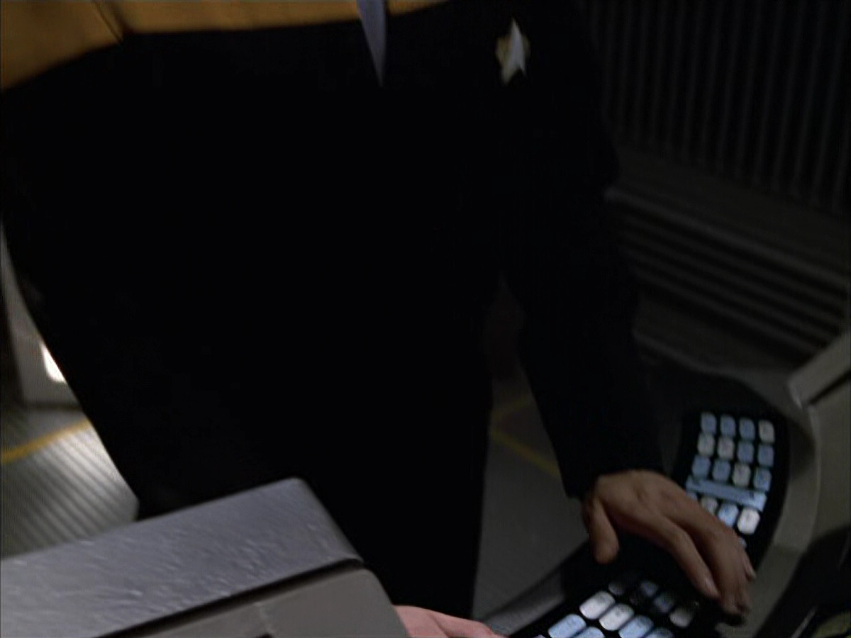 extant_StarTrek_VOY_6x17-SpiritFolk_01807.jpg