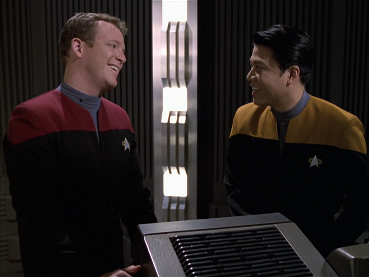 extant_StarTrek_VOY_6x17-SpiritFolk_01814.jpg