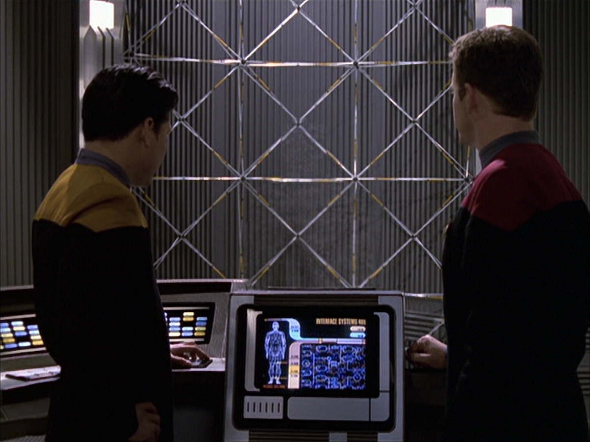 extant_StarTrek_VOY_6x17-SpiritFolk_01820.jpg