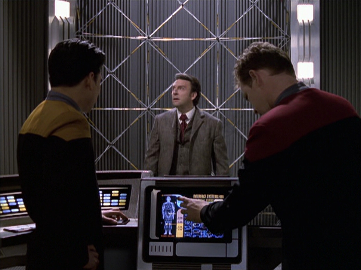 extant_StarTrek_VOY_6x17-SpiritFolk_01824.jpg
