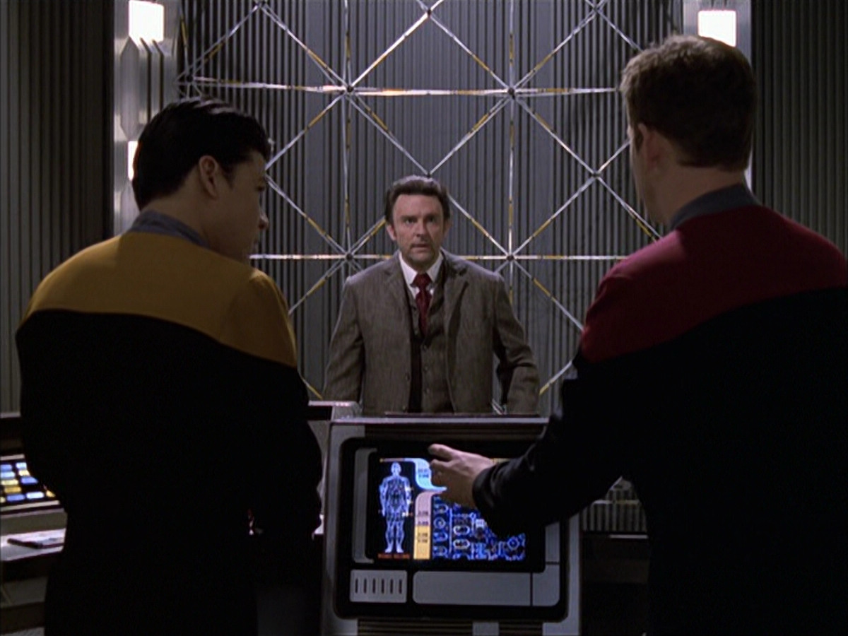 extant_StarTrek_VOY_6x17-SpiritFolk_01829.jpg