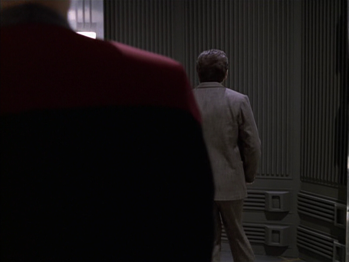 extant_StarTrek_VOY_6x17-SpiritFolk_01839.jpg