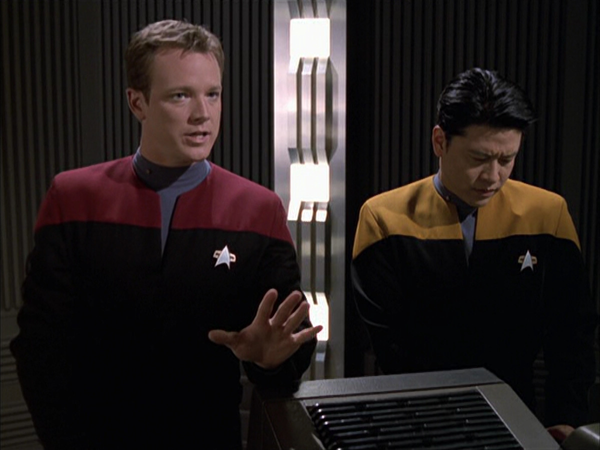 extant_StarTrek_VOY_6x17-SpiritFolk_01841.jpg