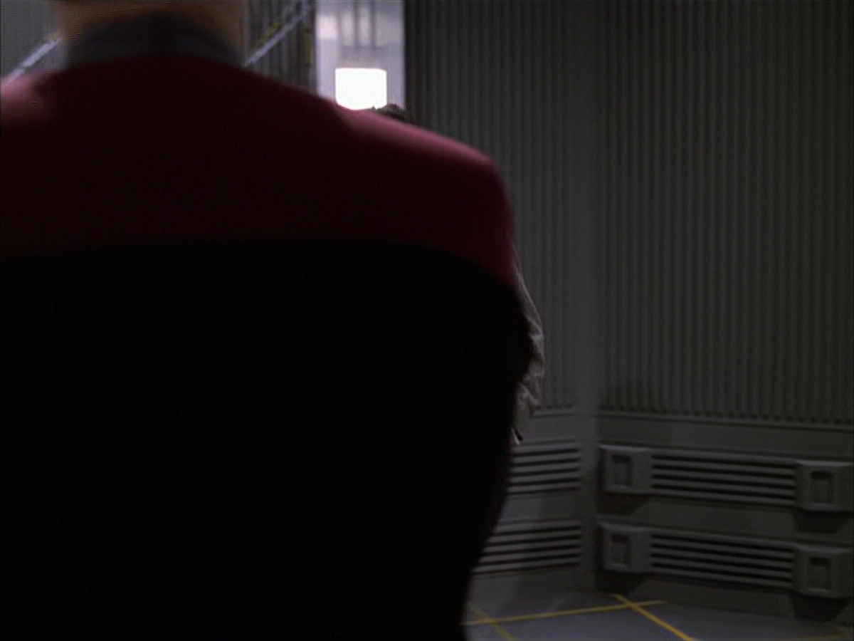 extant_StarTrek_VOY_6x17-SpiritFolk_01844.jpg