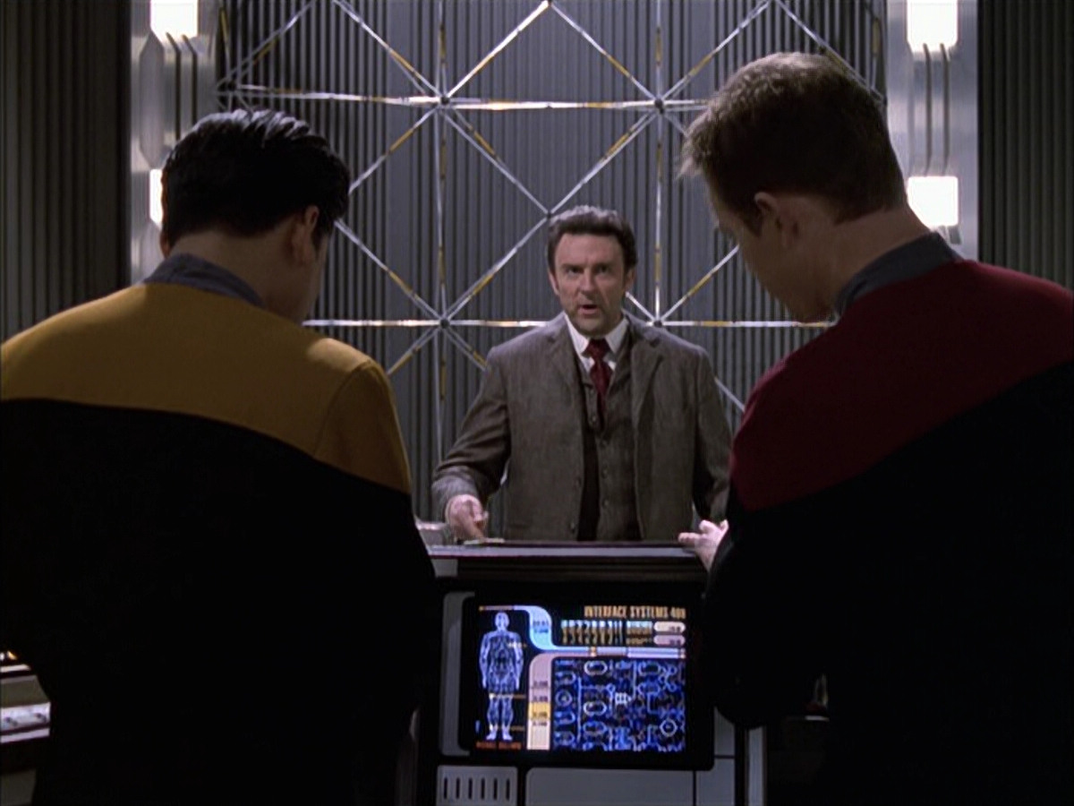 extant_StarTrek_VOY_6x17-SpiritFolk_01847.jpg