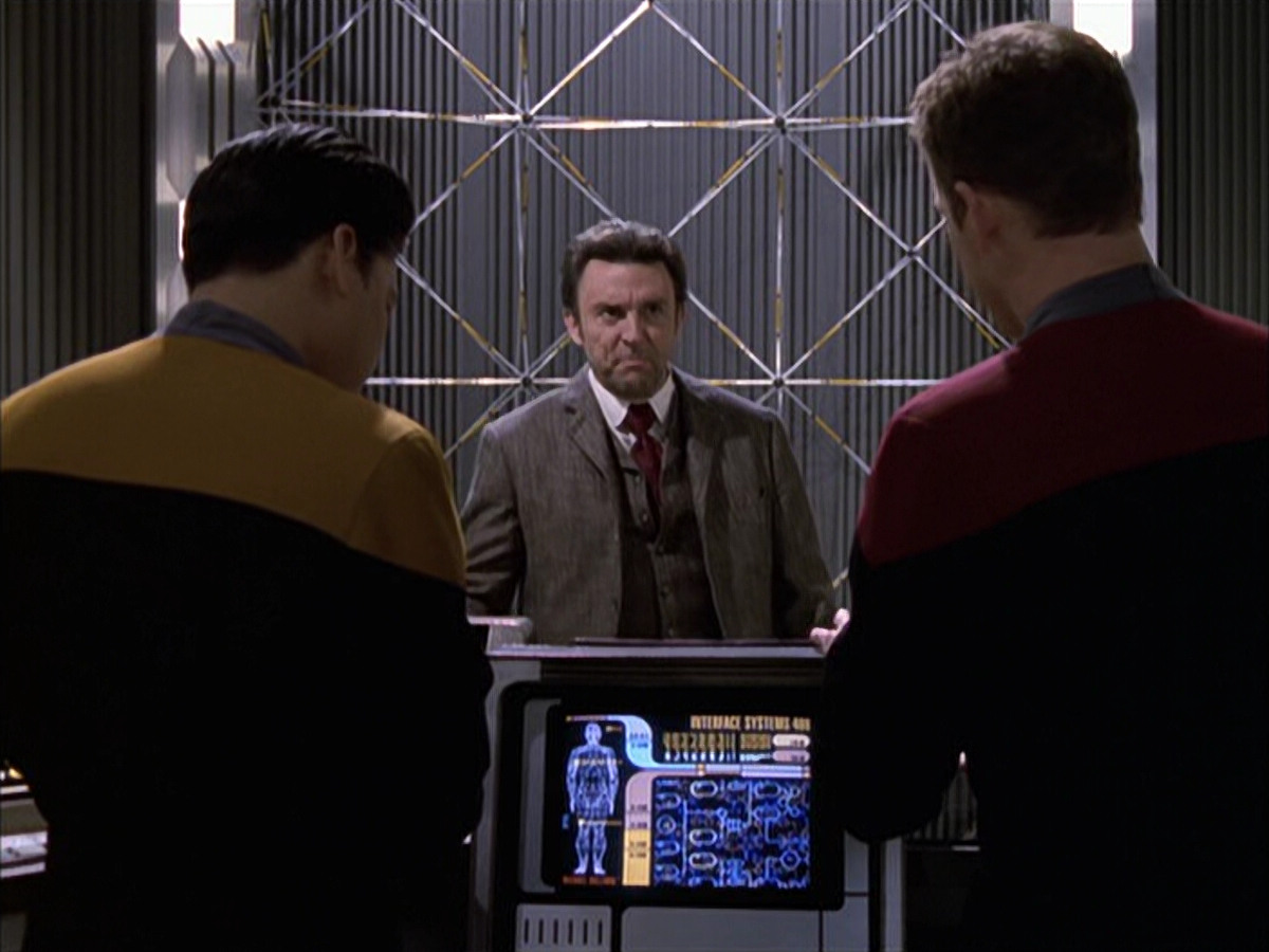 extant_StarTrek_VOY_6x17-SpiritFolk_01848.jpg