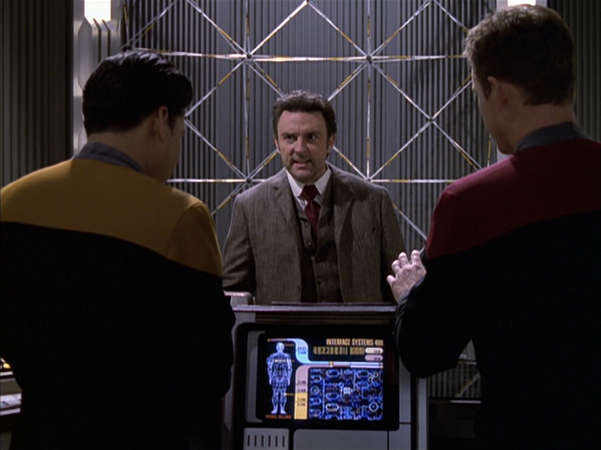 extant_StarTrek_VOY_6x17-SpiritFolk_01849.jpg