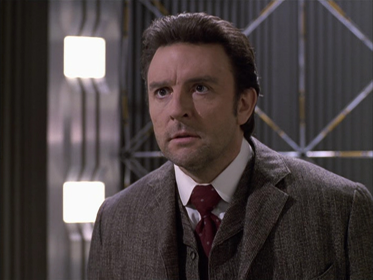 extant_StarTrek_VOY_6x17-SpiritFolk_01852.jpg