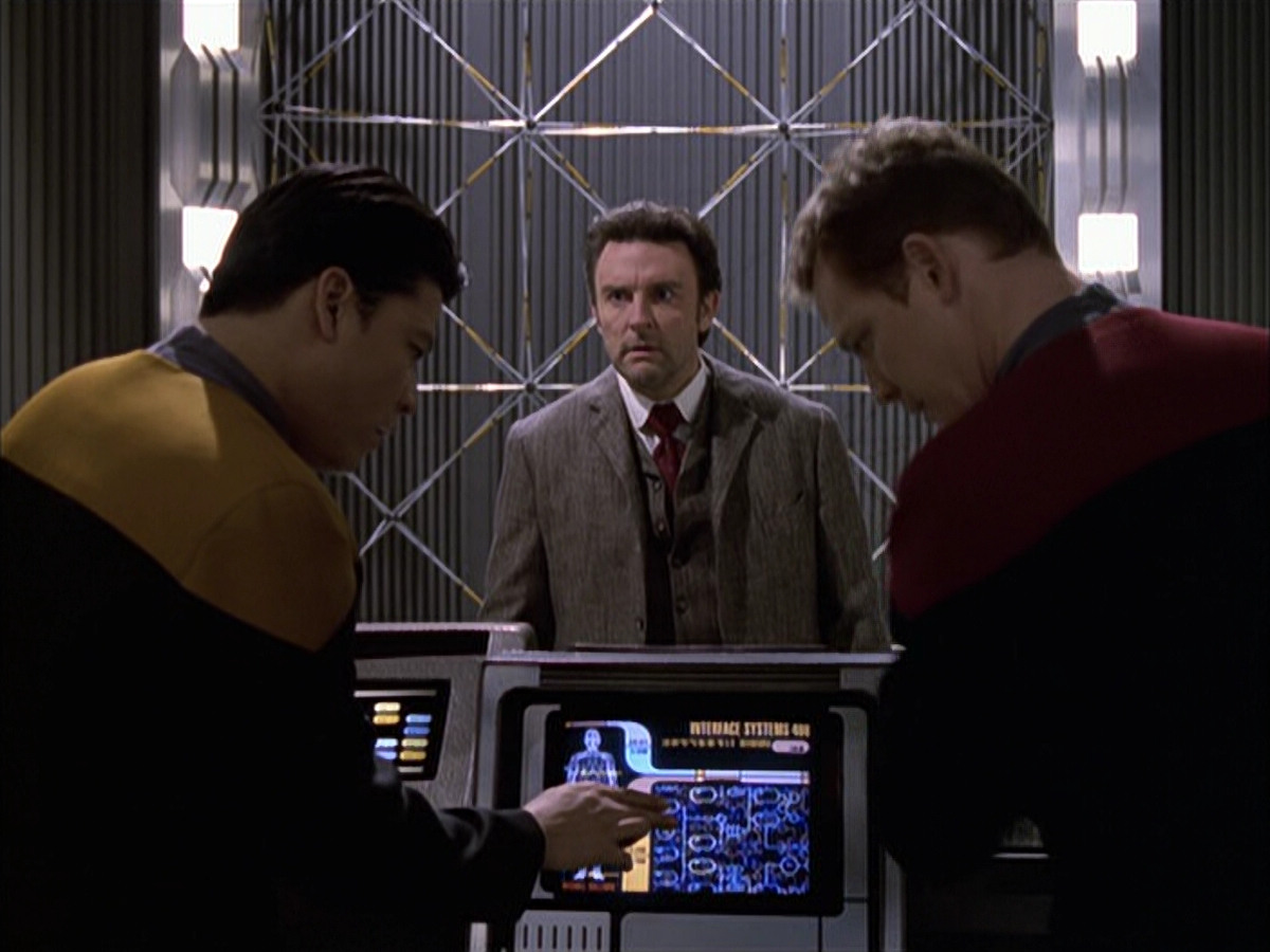 extant_StarTrek_VOY_6x17-SpiritFolk_01861.jpg