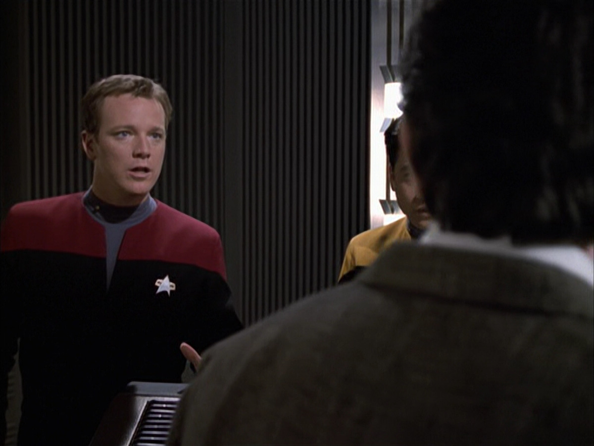 extant_StarTrek_VOY_6x17-SpiritFolk_01879.jpg