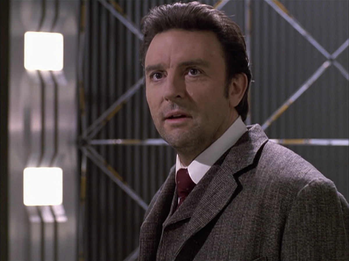 extant_StarTrek_VOY_6x17-SpiritFolk_01880.jpg