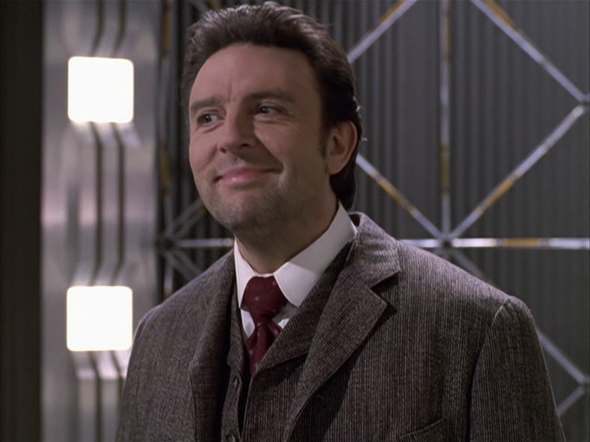 extant_StarTrek_VOY_6x17-SpiritFolk_01882.jpg