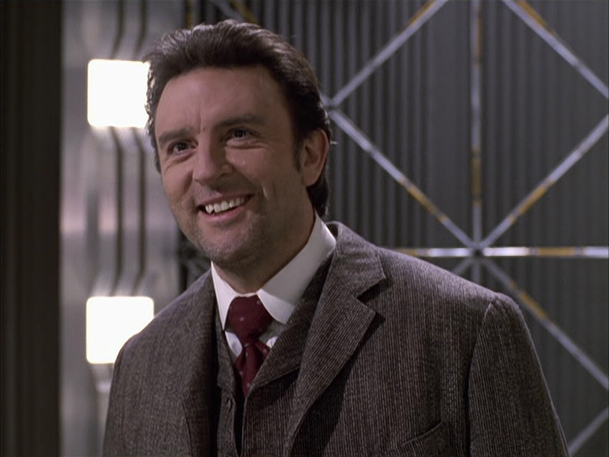 extant_StarTrek_VOY_6x17-SpiritFolk_01883.jpg