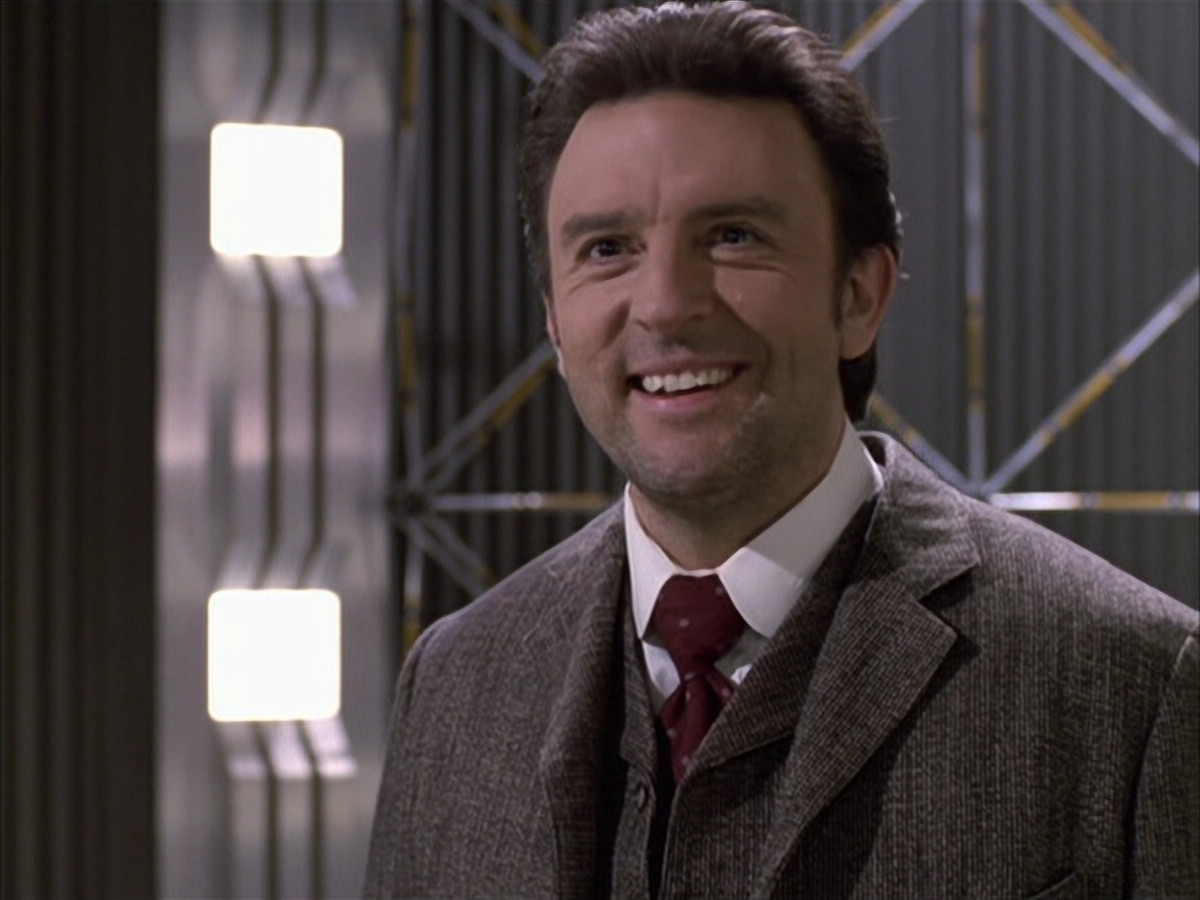 extant_StarTrek_VOY_6x17-SpiritFolk_01885.jpg