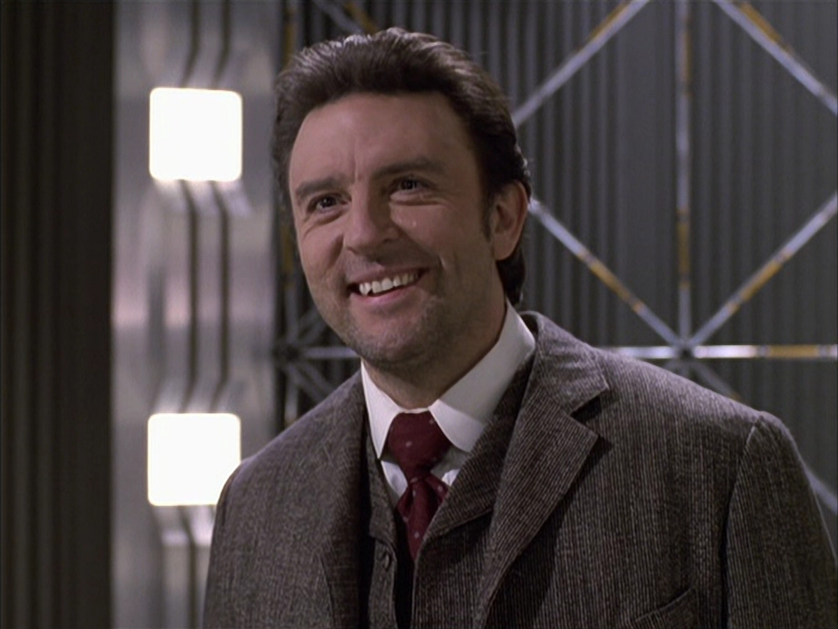extant_StarTrek_VOY_6x17-SpiritFolk_01886.jpg