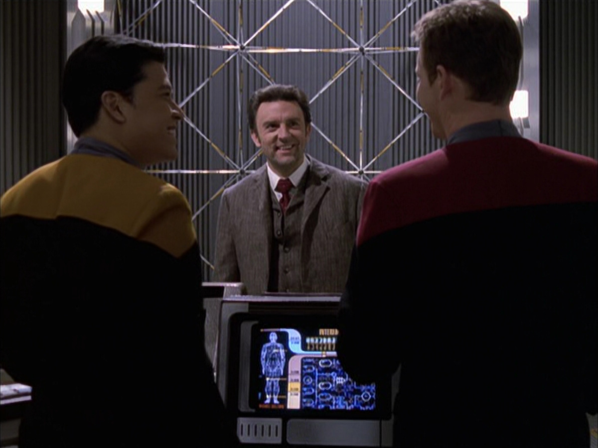 extant_StarTrek_VOY_6x17-SpiritFolk_01901.jpg