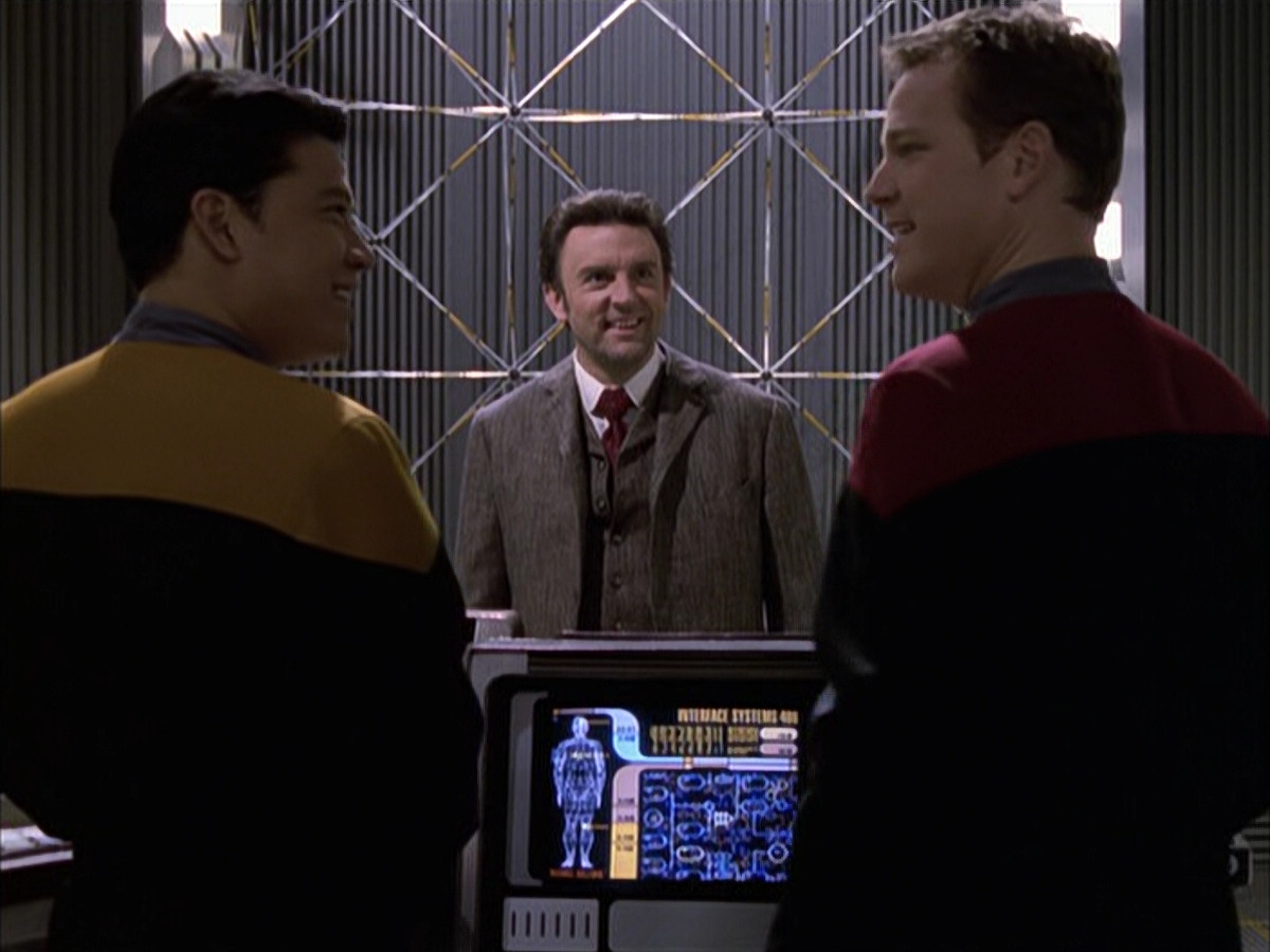 extant_StarTrek_VOY_6x17-SpiritFolk_01903.jpg