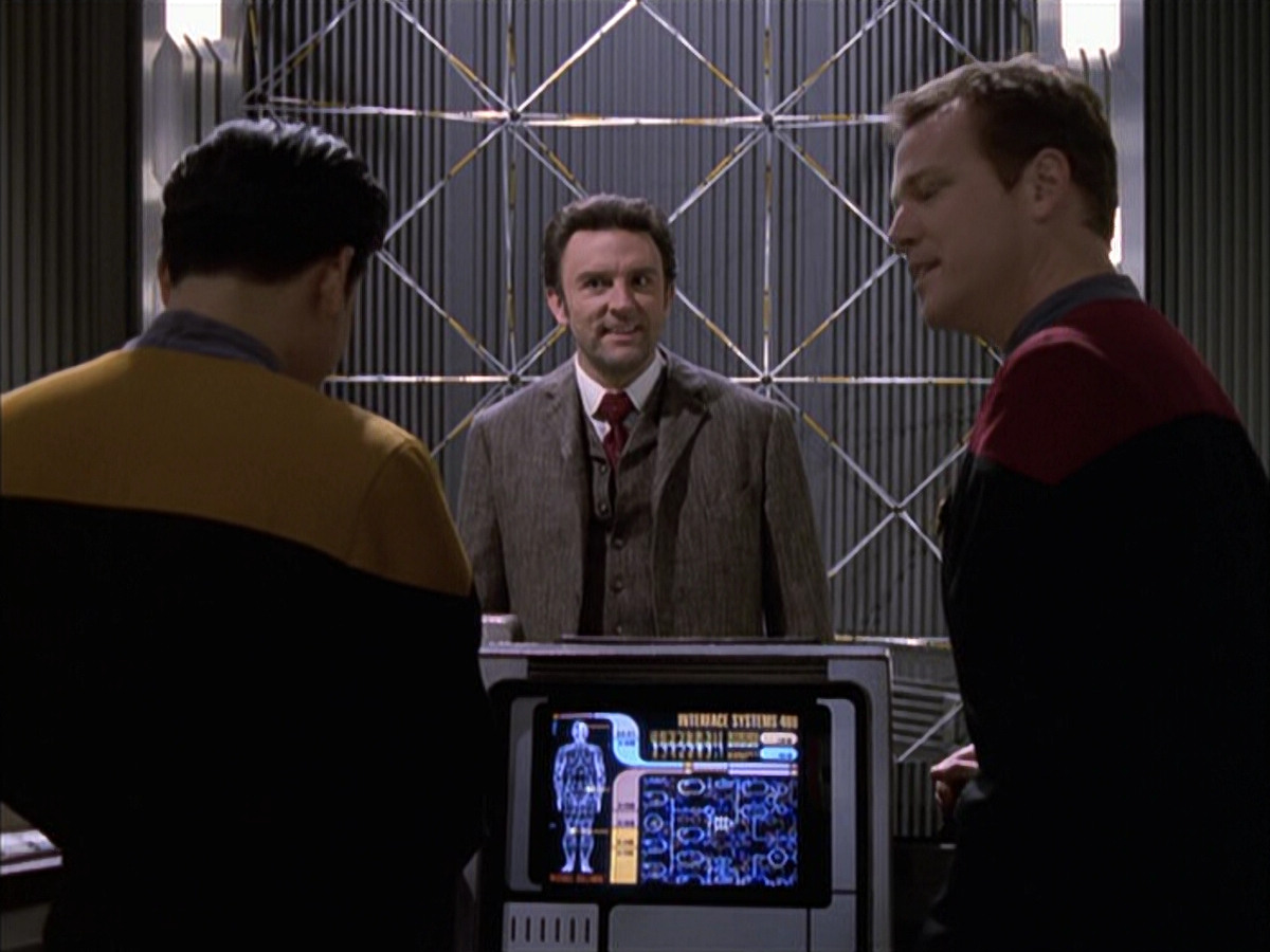 extant_StarTrek_VOY_6x17-SpiritFolk_01904.jpg