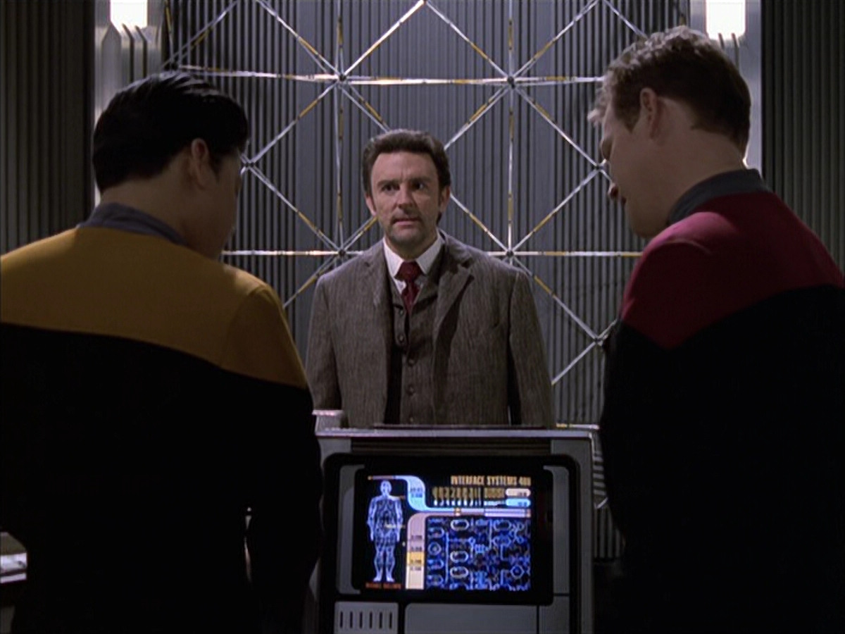 extant_StarTrek_VOY_6x17-SpiritFolk_01905.jpg