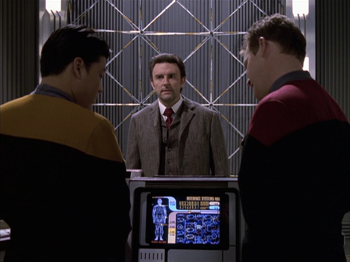 extant_StarTrek_VOY_6x17-SpiritFolk_01906.jpg