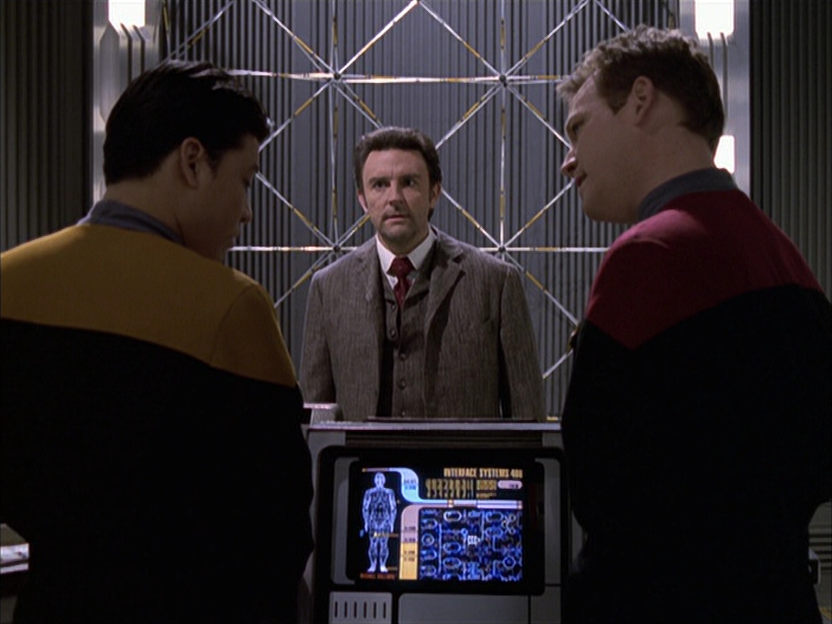 extant_StarTrek_VOY_6x17-SpiritFolk_01907.jpg