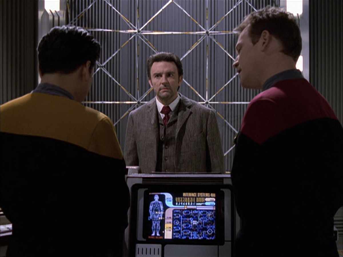 extant_StarTrek_VOY_6x17-SpiritFolk_01910.jpg